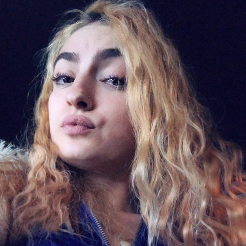 Meet your Posher, Nina